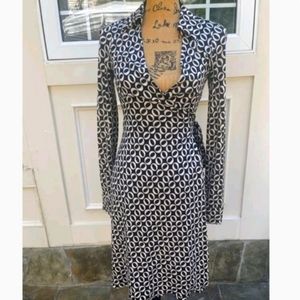 Diane vonFurstenberg Silk Ivory Circle on Black Classic Wrap Midi Dress Size 4